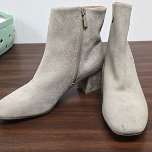 Blondo Size 9 Light Grey Suede Etana Waterproof Ankle Boots